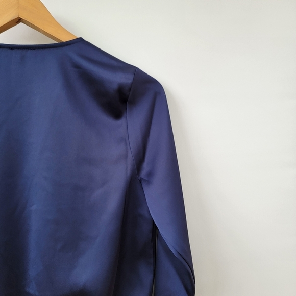 Good American Long Sleeve Stretch Satin Faux Wrap Top Womens XS Navy Blue French - Picture 13 of 16